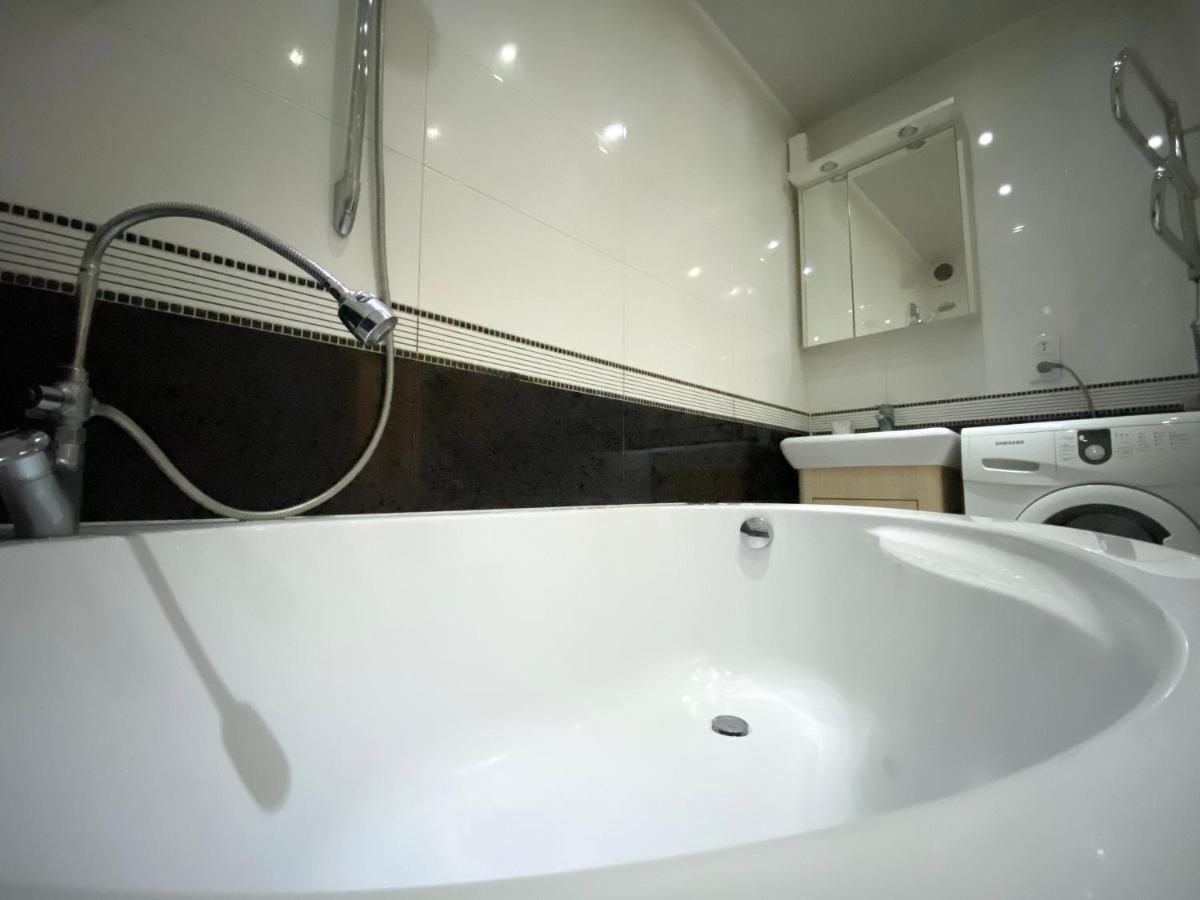 Beautiful 1-Bedroom Near Most City Center Dnepropetrovsk Exterior foto