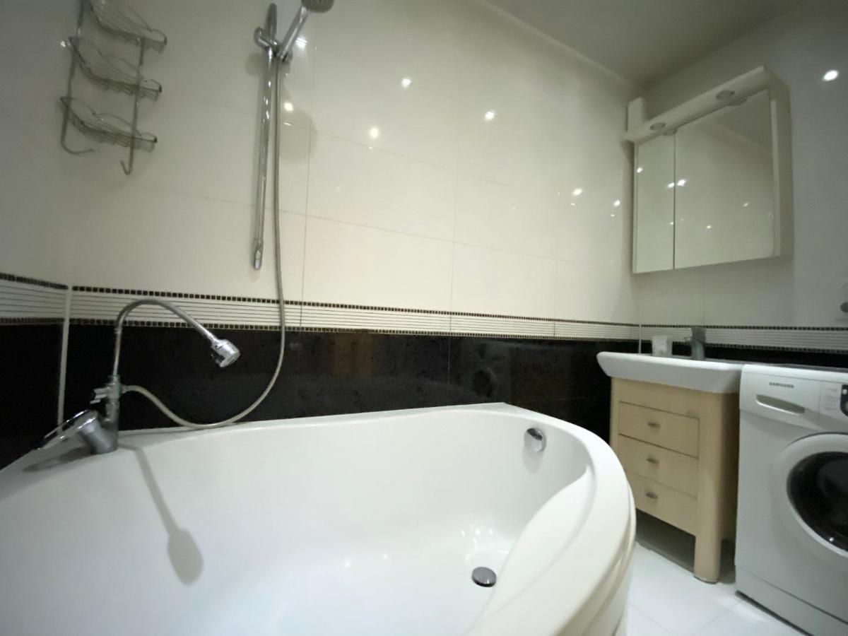 Beautiful 1-Bedroom Near Most City Center Dnepropetrovsk Exterior foto